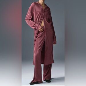 Alo Yoga Micro Plisse Shirt Dress Burgundy Truffle Size Medium NEW WITH TAG $168